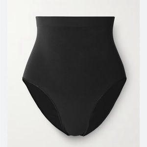 SKIMS Brand New Seamless Sculpt Mid-waist in ONYX M